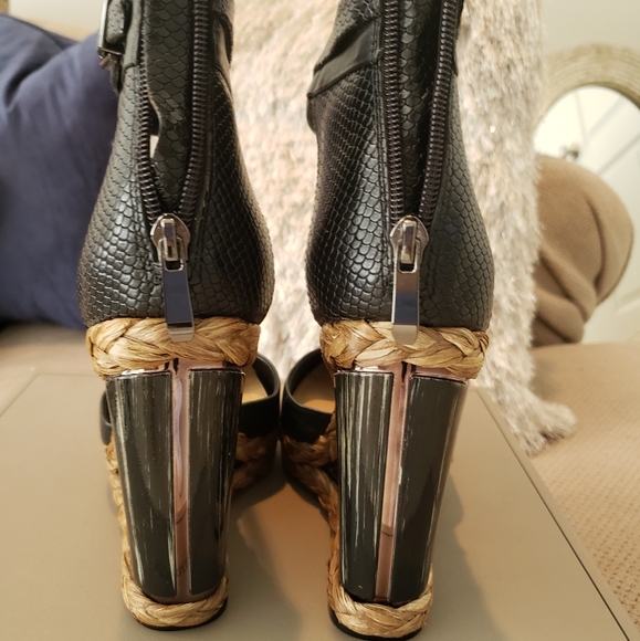 BCBG MaxAzria MA-Frame wedge heeled sandals - Picture 4 of 6